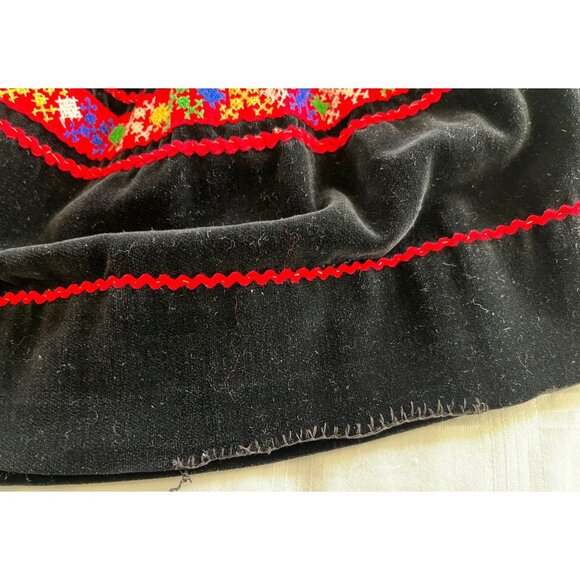 Vtg 1960's Girl's Black Velvet Skirt With Handmade Multi Colored Embroidery - Picture 10 of 10